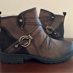 Earth Dark Brown Ankle Boots with Ring Accent